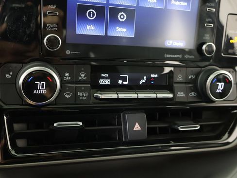 Used 2022 Toyota Highlander XLE AWD/4WD image 54
