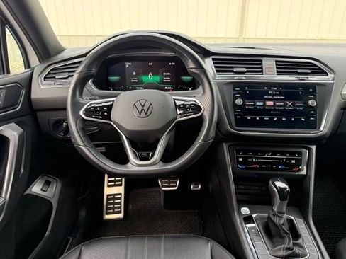 Used 2022 Volkswagen Tiguan SE R-Line image 24