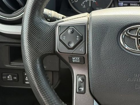 Used 2018 Toyota Tacoma TRD Sport w/ Technology Package AWD/4WD image 9