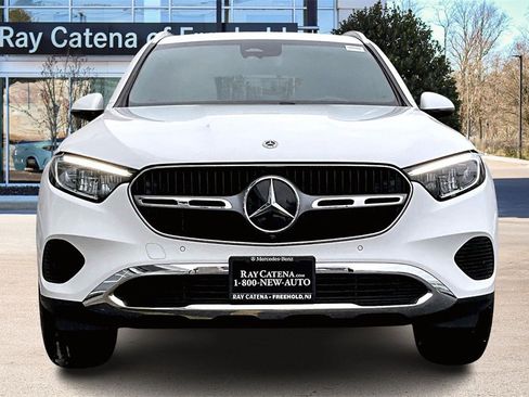Used 2025 Mercedes-Benz GLC 300 4MATIC image 3