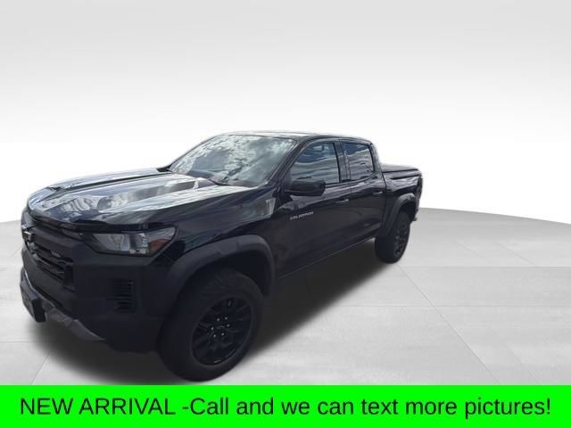 Used 2023 Chevrolet Colorado Trail Boss w/ Advanced Trailering Package AWD/4WD image 1