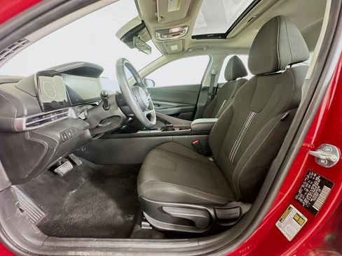 Used 2025 Hyundai Elantra SEL FWD image 13
