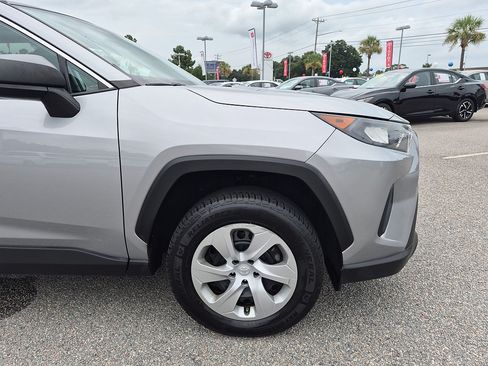 Used 2020 Toyota RAV4 LE FWD image 10