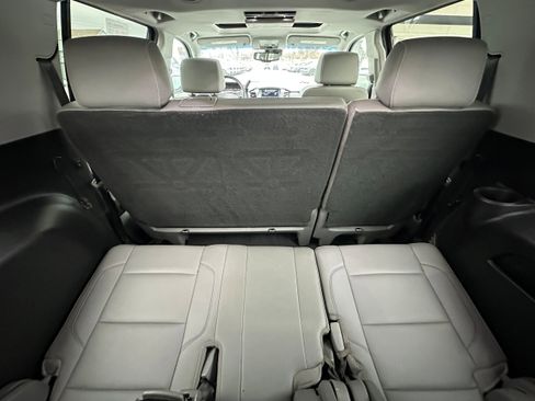 Used 2019 Chevrolet Suburban LT image 13
