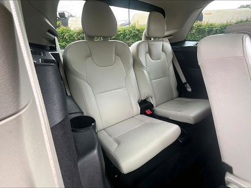 Used 2022 Volvo XC90 T6 Momentum w/ Protection Package Premier AWD/4WD image 39