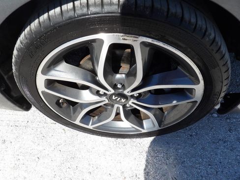 Used 2016 Kia Forte SX image 16