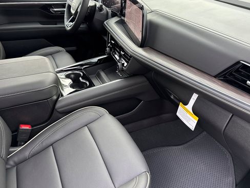 New 2026 Chevrolet Tahoe Premier w/ Sun And Tow Package AWD/4WD image 16
