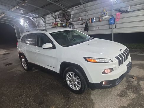 Used 2015 Jeep Cherokee Latitude w/ Cold Weather Group AWD/4WD image 3