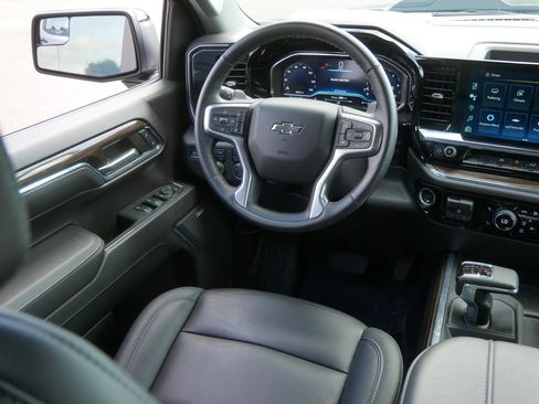 Used 2024 Chevrolet Silverado 1500 LT Trail Boss w/ Convenience Package II AWD/4WD image 9