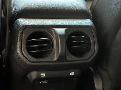 Used 2021 Jeep Wrangler Unlimited Rubicon w/ Cold Weather Group AWD/4WD image 13