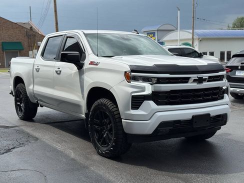Used 2023 Chevrolet Silverado 1500 RST w/ Z71 Off-Road Package AWD/4WD image 3