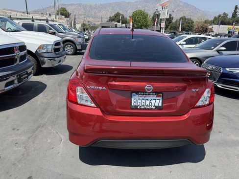 Used 2018 Nissan Versa SV FWD image 3