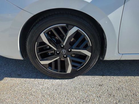 Used 2024 Nissan Versa SR image 30