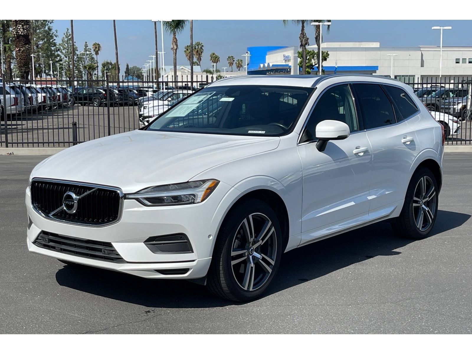 Used 2018 Volvo XC60 T5 Momentum w/ Convenience Package AWD/4WD image 2