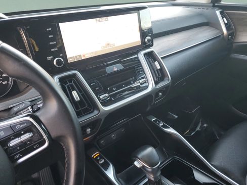 Certified 2022 Kia Sorento S w/ Panoramic Sunroof Package image 28