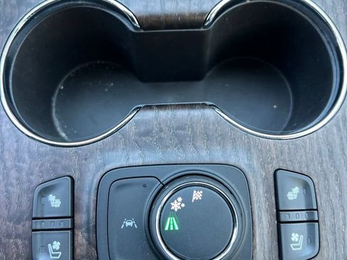 Used 2023 GMC Acadia Denali w/ Denali Technology Package FWD image 21
