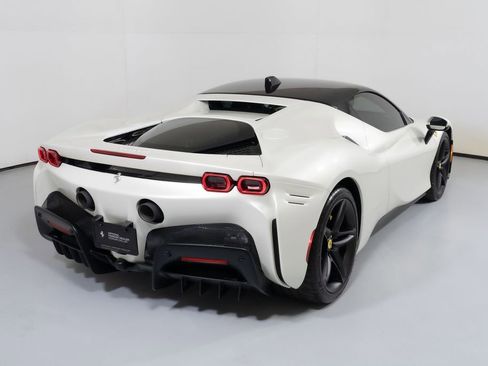 Used 2022 Ferrari SF90 Stradale image 2