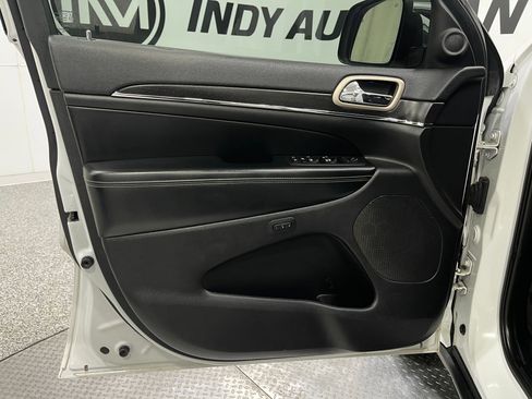 Used 2017 Jeep Grand Cherokee Limited image 15