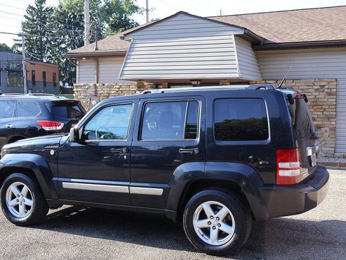 Used 2011 Jeep Liberty Limited AWD/4WD image 6