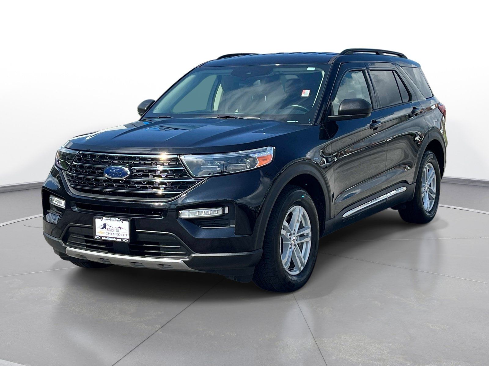 Used 2021 Ford Explorer XLT w/ Equipment Group 202A AWD/4WD image 9