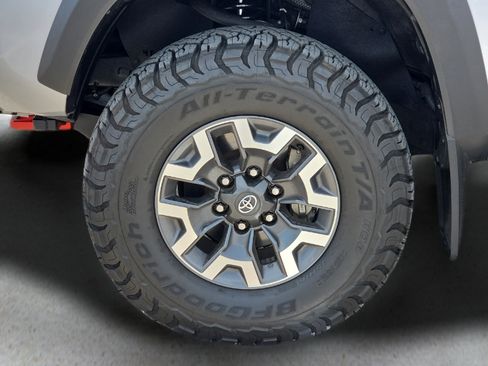 Certified 2023 Toyota Tacoma TRD Off-Road AWD/4WD image 9