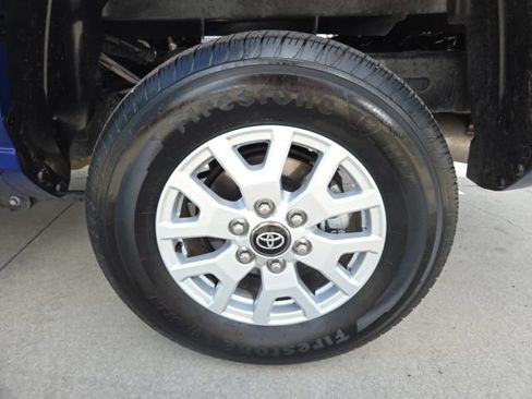 Used 2025 Toyota Tacoma SR5 AWD/4WD image 11