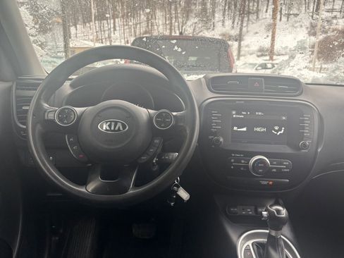 Used 2019 Kia Soul + image 32