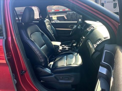 Used 2019 Ford Explorer XLT w/ Equipment Group 202A AWD/4WD image 7