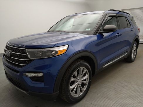 Used 2023 Ford Explorer XLT w/ Equipment Group 202A AWD/4WD image 2