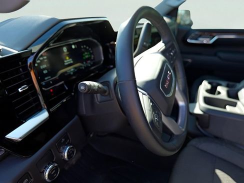 New 2025 GMC Sierra 1500 Elevation image 8