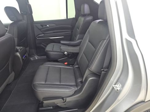 Used 2025 Chevrolet Traverse LT AWD/4WD image 9