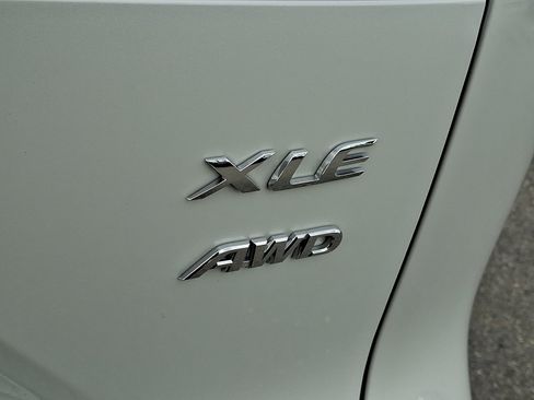 Used 2023 Toyota Corolla Cross XLE image 31