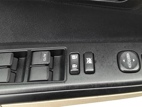 Used 2014 Toyota Camry LE image 16