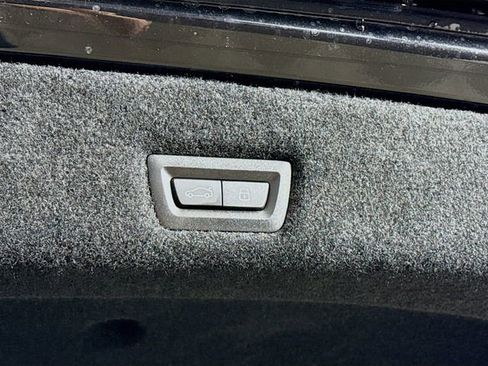 Used 2025 BMW 760i xDrive image 30