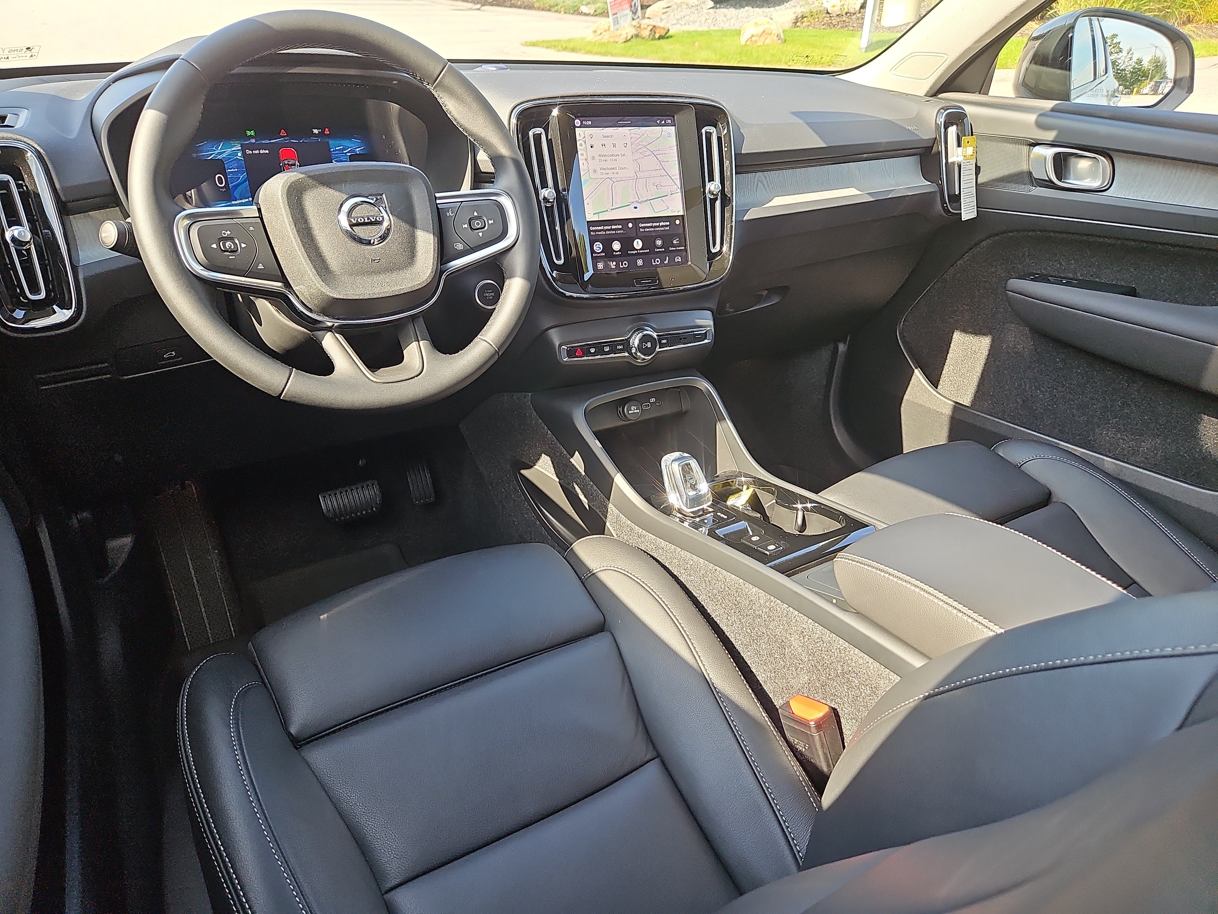 Used 2026 Volvo XC40 B5 Plus w/ Protection Package Premier AWD/4WD image 3