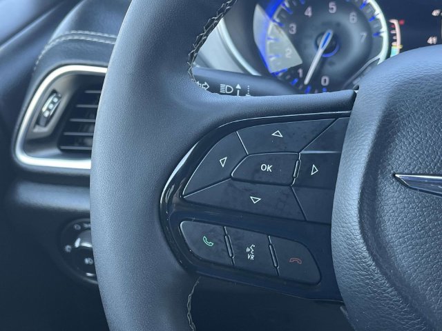 Used 2025 Chrysler Pacifica Limited FWD image 33