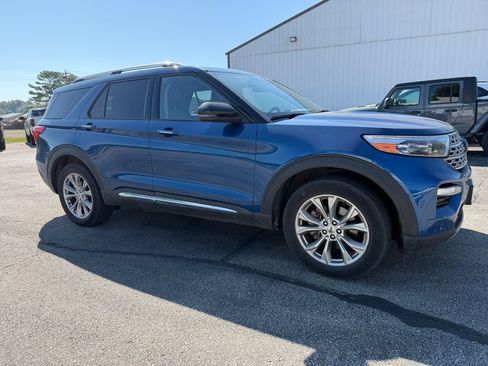 Used 2021 Ford Explorer Limited w/ Equipment Group 301A AWD/4WD image 2