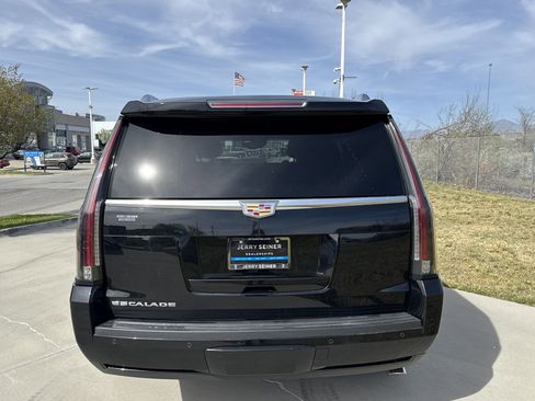 Used 2015 Cadillac Escalade Premium image 4