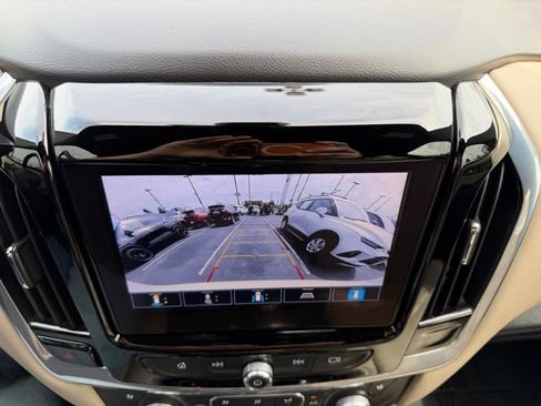 Certified 2022 Chevrolet Traverse Premier FWD image 19