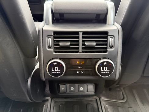 Used 2024 Land Rover Discovery Dynamic SE AWD/4WD image 28