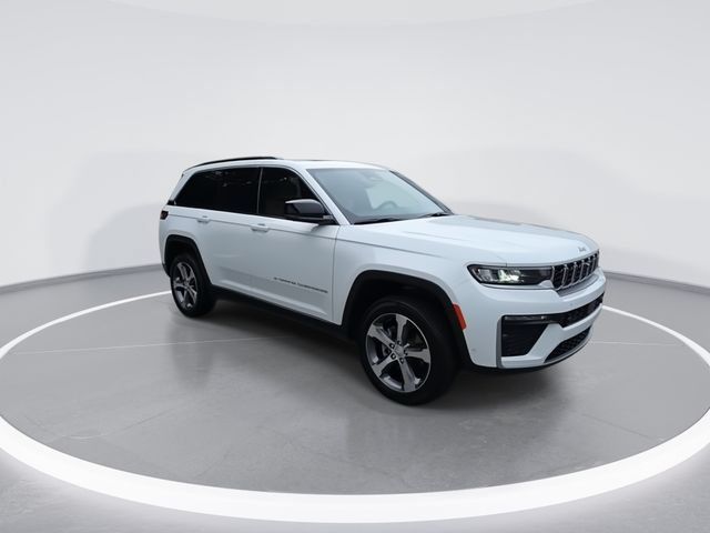 Used 2026 Jeep Grand Cherokee Limited w/ Luxury Tech Group II AWD/4WD image 2