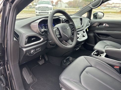New 2026 Chrysler Pacifica Select image 56