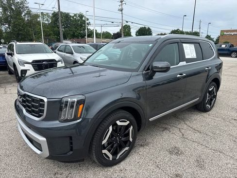 Certified 2024 Kia Telluride S w/ S Sunroof Package AWD/4WD image 3