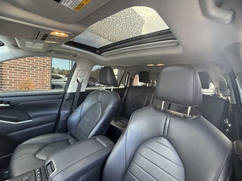 Used 2020 Toyota Highlander XLE image 21