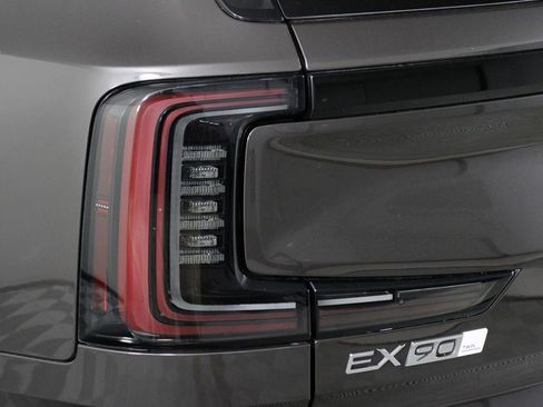 Certified 2025 Volvo EX90 Ultra image 18