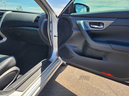 Used 2013 Nissan Altima 2.5 SL w/ Technology Pkg image 23