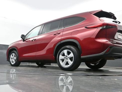 Used 2020 Toyota Highlander LE image 24