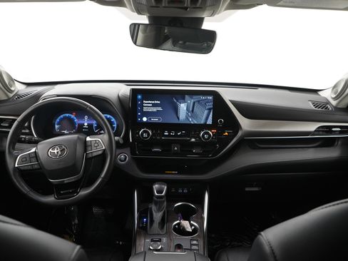 Used 2024 Toyota Highlander Limited AWD/4WD image 14
