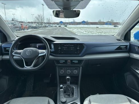 Used 2022 Volkswagen Taos SE image 19