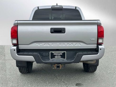 Used 2018 Toyota Tacoma SR image 4